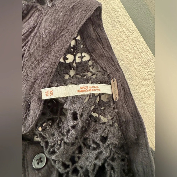 Free People The Best Button Front Blouse Black Crochet Oversized Boho Size XS - Picture 9 of 9